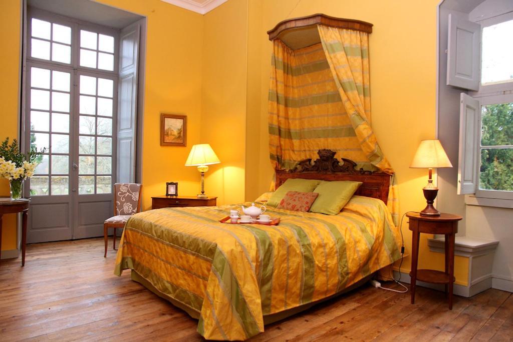 Chateau De Montriou Feneu Zimmer foto