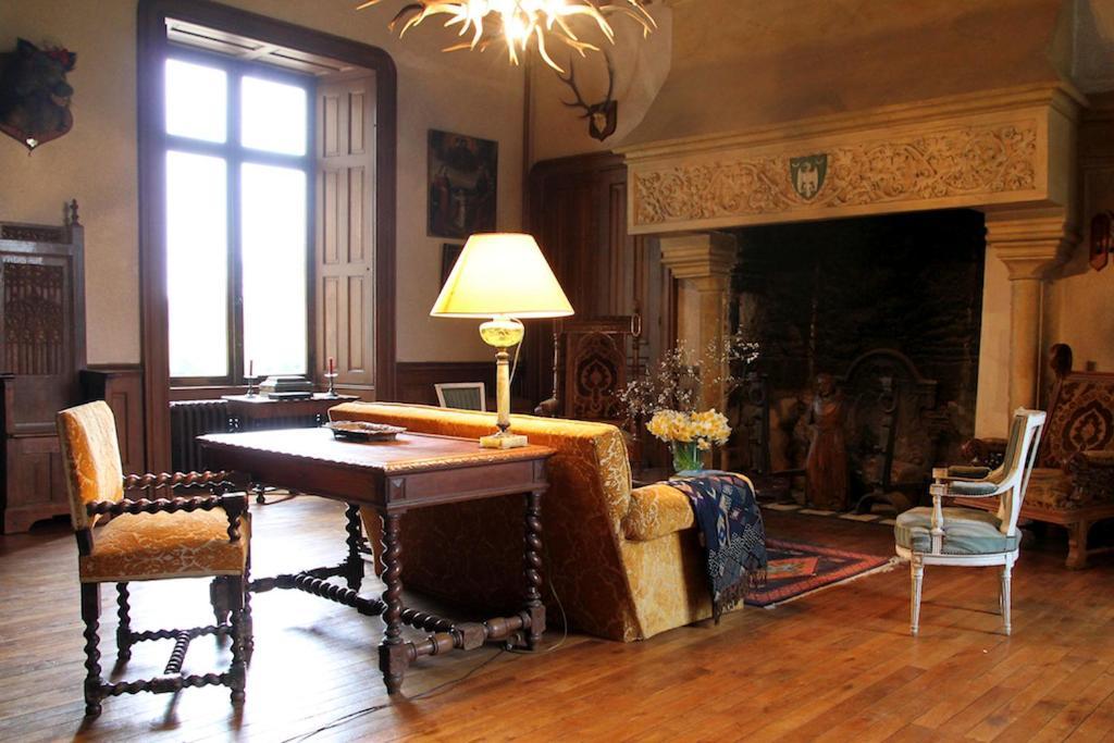 Chateau De Montriou Feneu Zimmer foto
