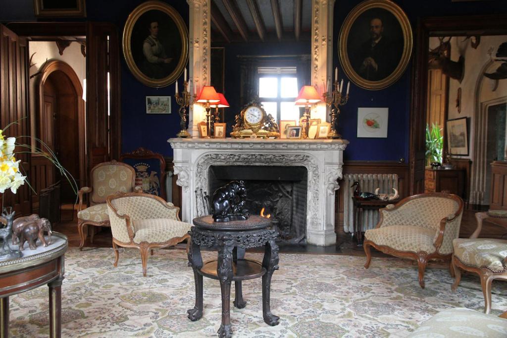 Chateau De Montriou Feneu Zimmer foto